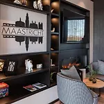 Gr8 Maastricht Aachen Airport Отель Бек